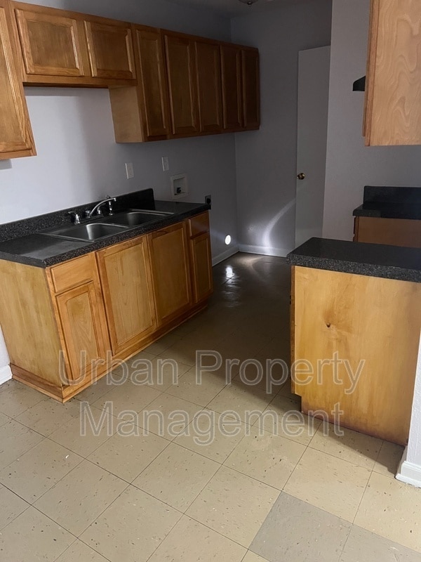 Photo - 713 Regent Pl House