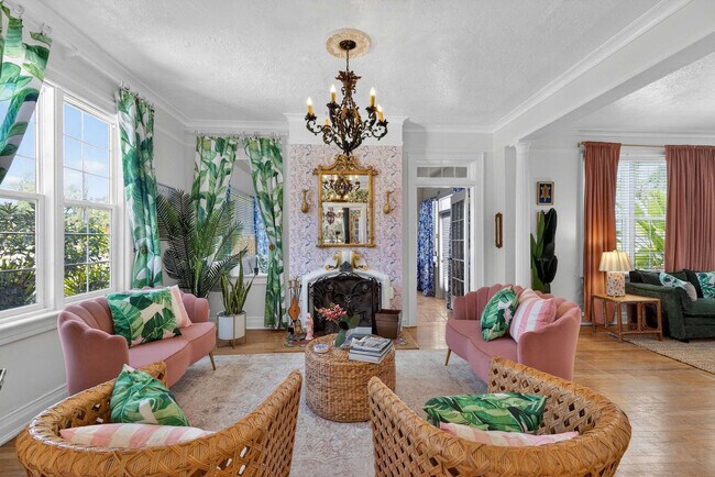 Foto del edificio - 7706 Westmoreland Dr