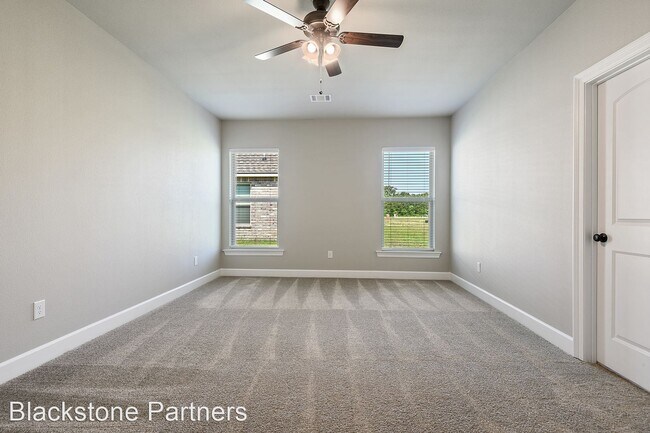 Building Photo - 4 br, 3 bath House - 1535 Rangeland Ave