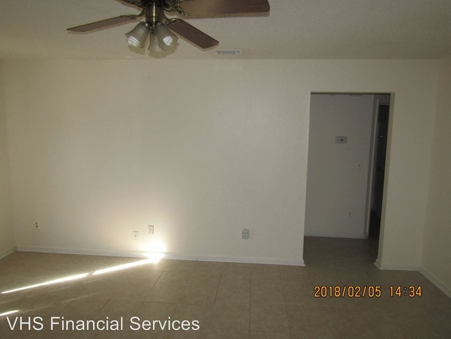 Building Photo - 915 Black Willow Dr