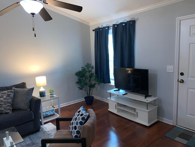 Foto del edificio - 1811 Lauren Ln