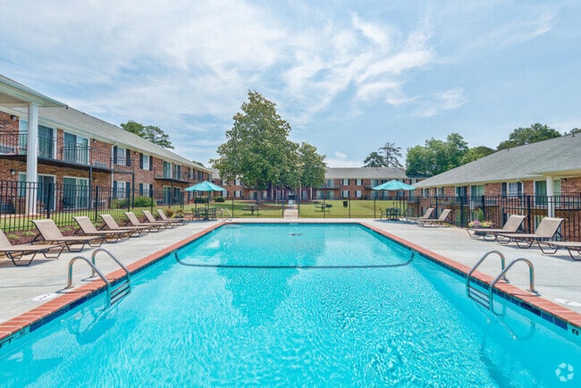 Building Photo - University Oaks