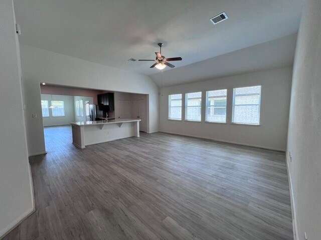 Foto del edificio - 14147 Little River Dr