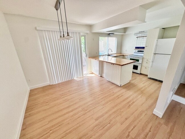 Building Photo - 7958 Mission Center Ct