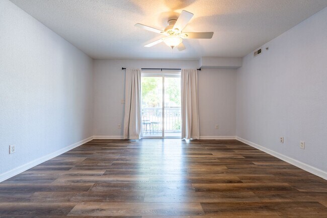 Foto del edificio - MOVE IN READY 2-bedroom in Virginia Beach!
