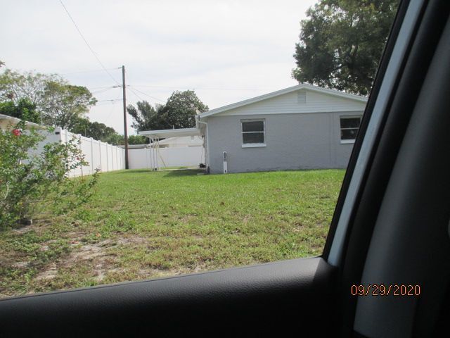 Foto del edificio - 7201 Rhinebeck Drive