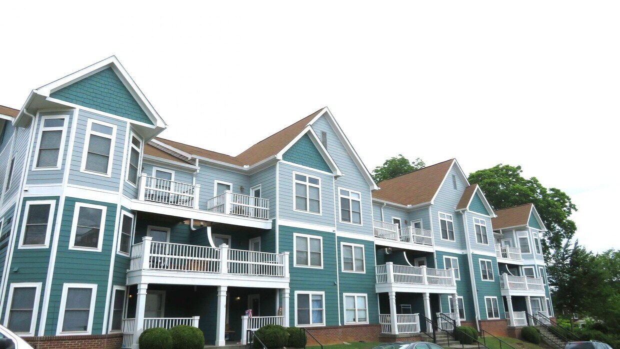 2 Blocks from UT Law School - 3bd/2ba with TWO PARKING SPOTS Available for FALL 2026! - 2 Blocks from UT Law School - 3bd/2ba with TWO PARKING SPOTS Available for FALL 2026!