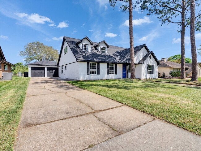 Photo - 16007 Diana Ln House