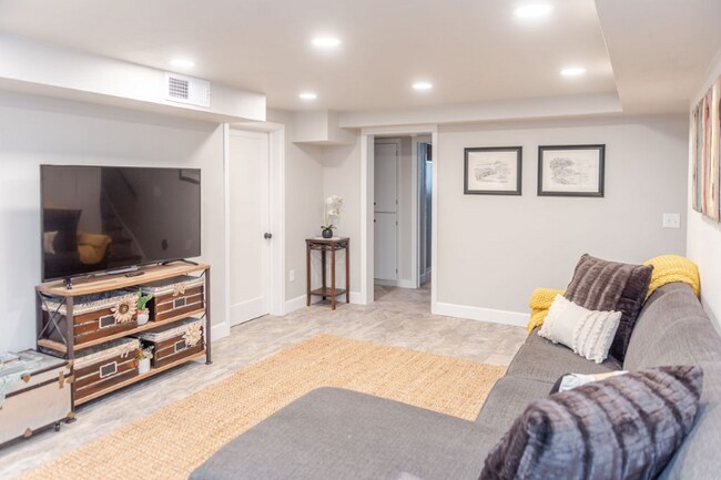 Foto del edificio - 1718 Virginia Ln