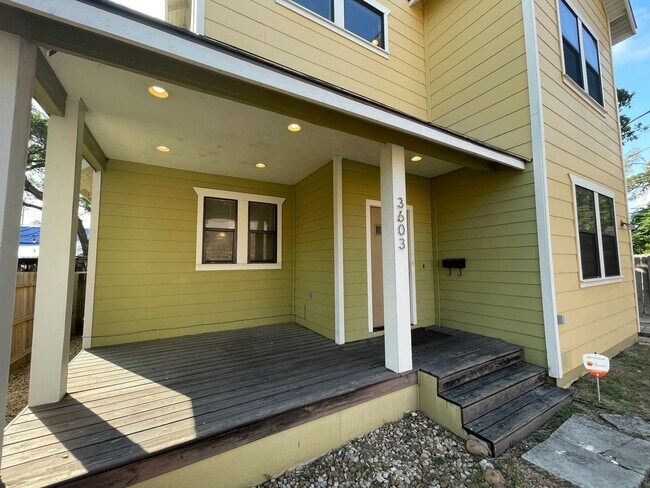 Foto del edificio - 5bed/3bath house in North Campus