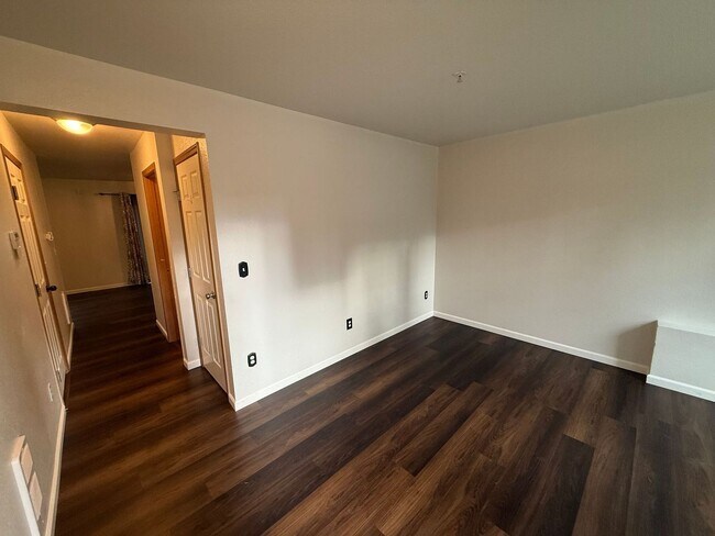 Foto del edificio - 4 bedroom townhome in Alicia Meadows with $500.00 off March rent if moved in by February end!