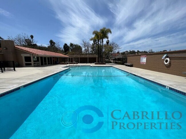 Foto del edificio - 2419 Fieldlane Pl