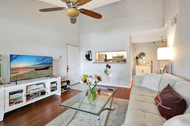 Foto del edificio - 1739 Village Blvd