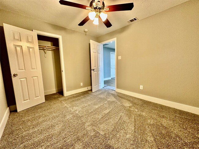 Building Photo - 10210 Ashville Dr