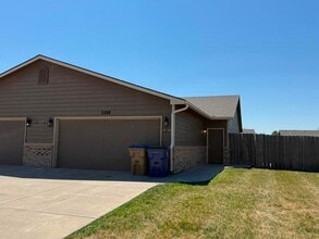 Building Photo - 5269 N Cypress Cir