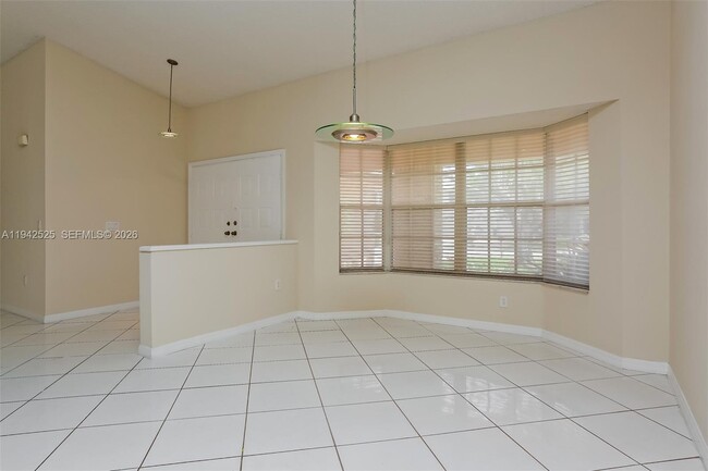 Foto del edificio - 19340 NW 8th St