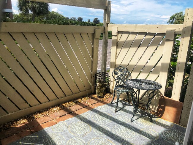 Foto del edificio - 649 Windrush Bay Dr