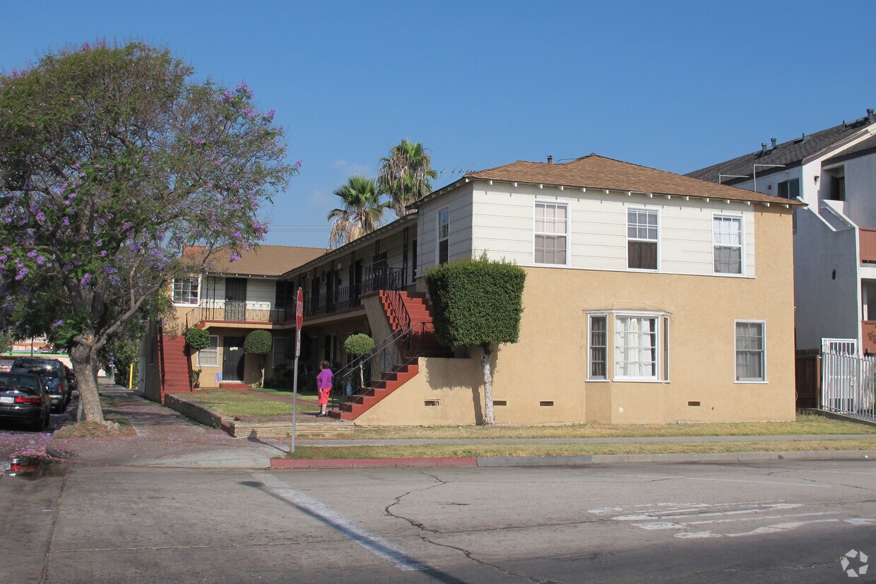 Building Photo - 1701 Chestnut Ave