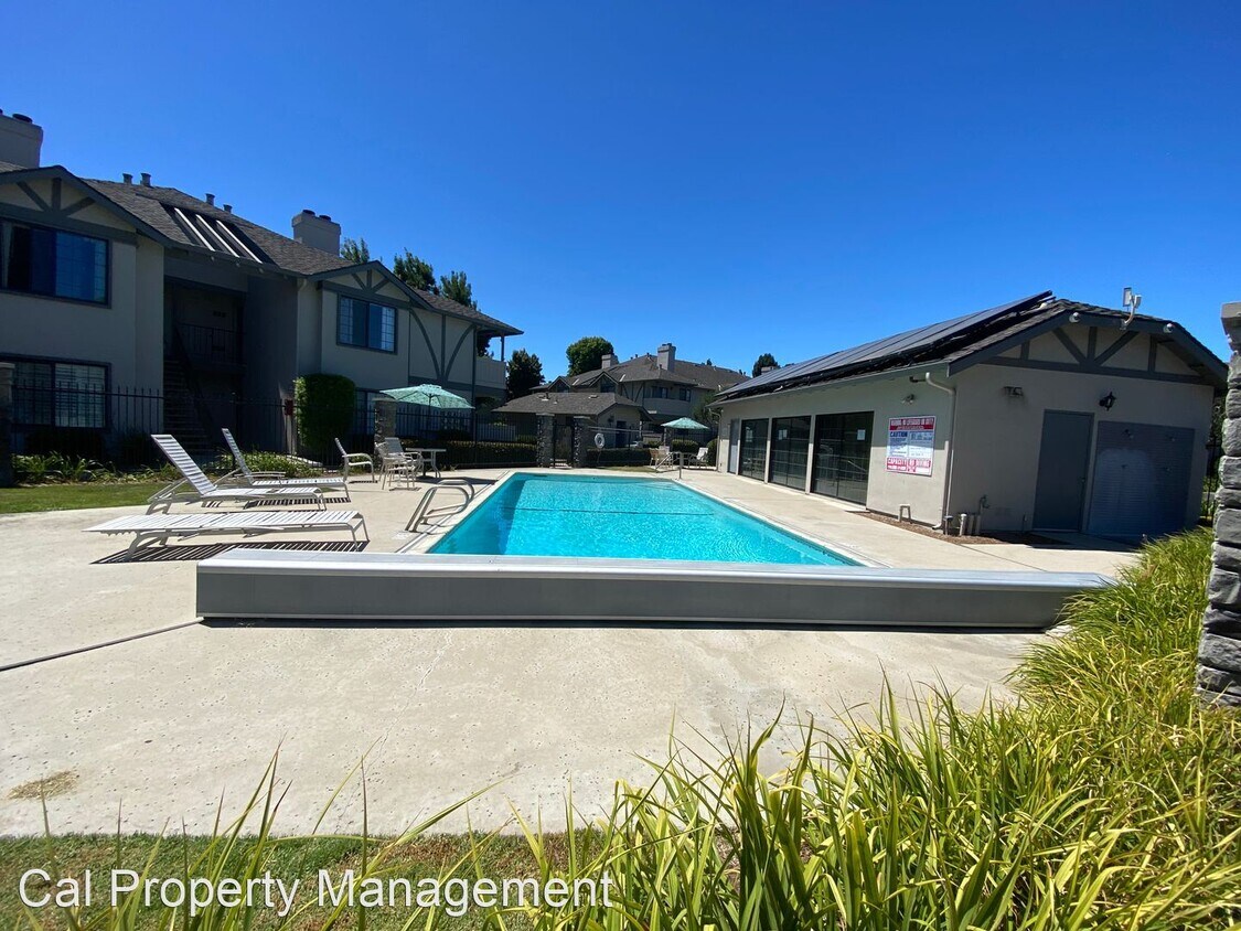 Building Photo - 2 br, 1 bath House - 1060 Padre Dr. Unit 4