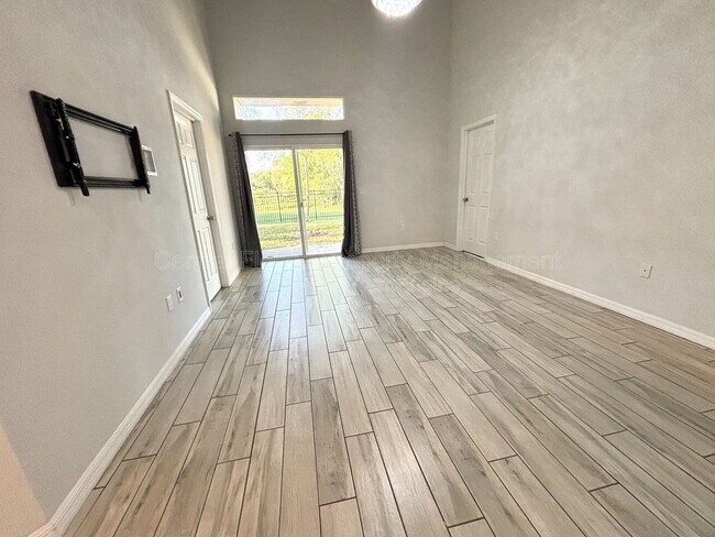 Building Photo - 1214 Lake Blue Cir