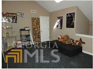 Foto del edificio - 2736 St Charles Ln NW