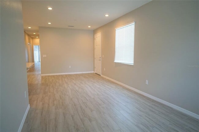 Building Photo - 4104 N Thatcher Ave