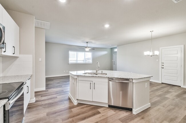 Building Photo - 9800 Grosbeak Ln