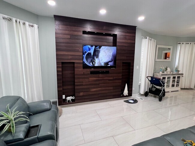 Foto del edificio - 2936 N Dawson Ave