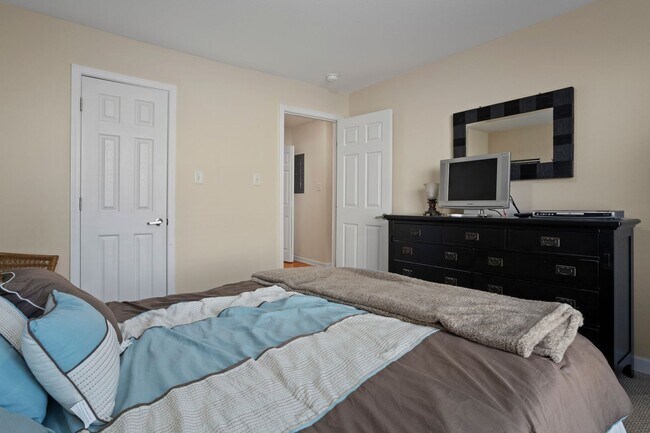 Foto del edificio - WATERFRONT LIVING! BEAUTIFULLY APPOINTED CONDO ON THE BAYOU IN OS SCHOOL DIST - FULLY FURNISHED