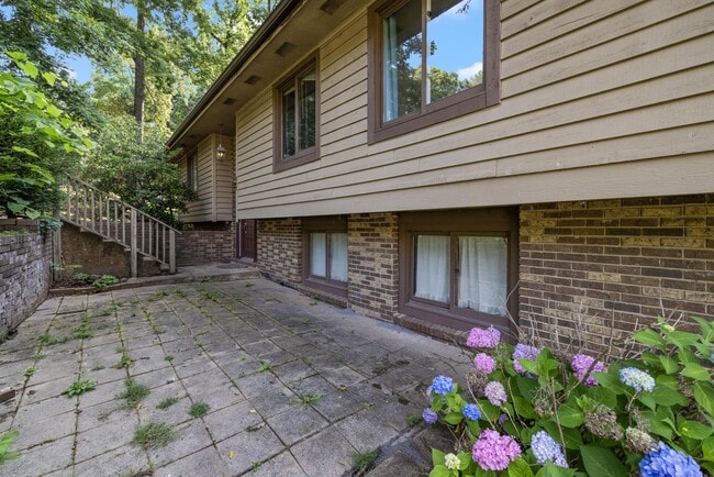 Building Photo - 517 Bramblewood Dr