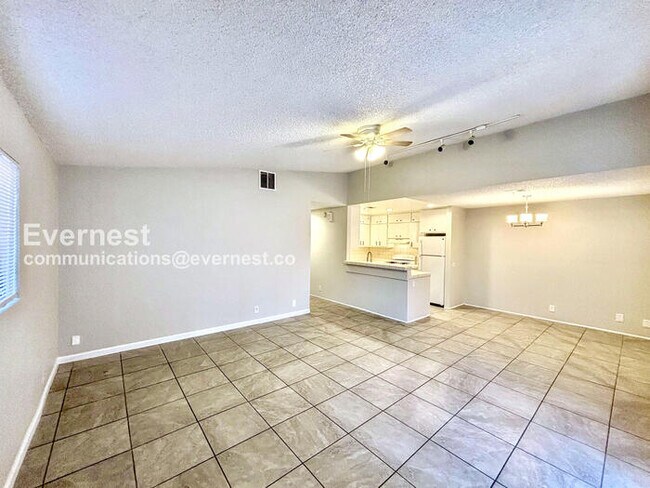 Foto del edificio - 3 Bed, 2 Bath Home with Garage / Pet-Friendly / Vouchers Accepted / Available Now!