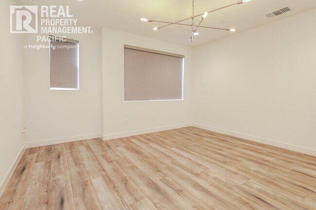 Foto del edificio - Modern Townhome in Gated West Oakland Comm...