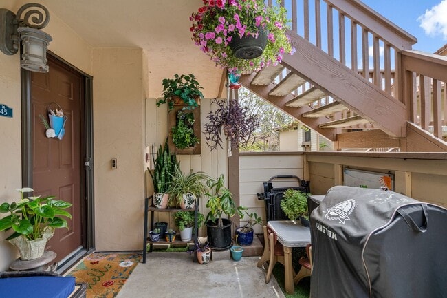Building Photo - 2BR, 2BA UPGRADED CONDO DEL MAR! PET FRIEN...