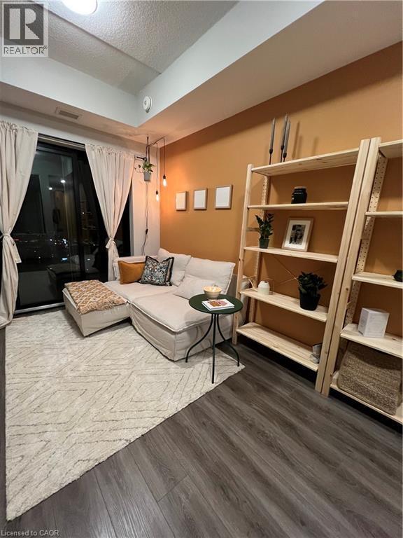 Photo du bâtiment - 15 Queen St S