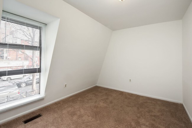 Building Photo - 1355 Riggs St NW