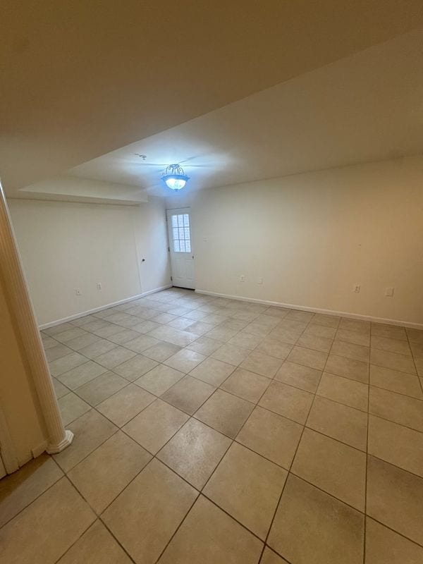 Building Photo - 8701 Lindendale Dr