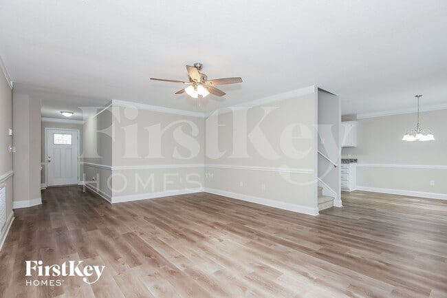 Building Photo - 5327 Oaktree Dr