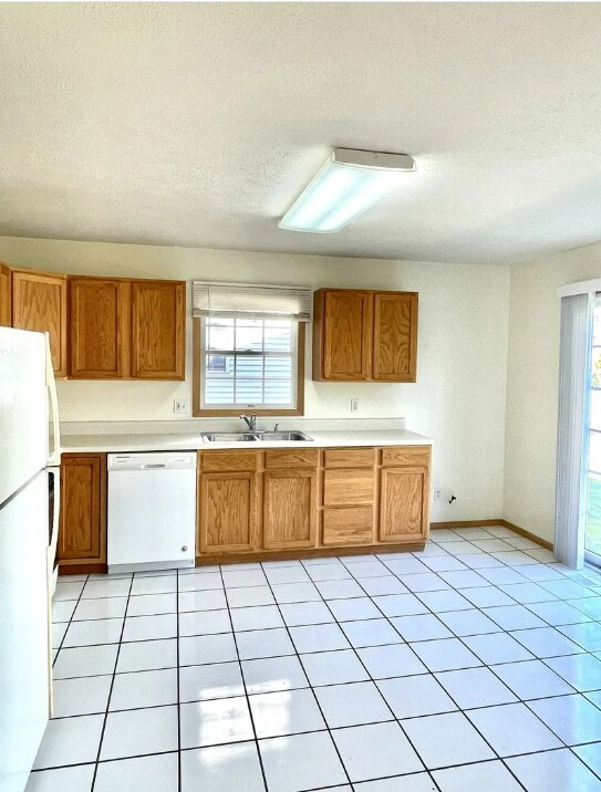 Kitchen - 122 Crossing Dr