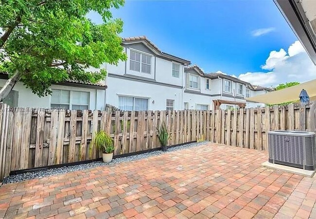Foto del edificio - 7772 NW 114th Pl