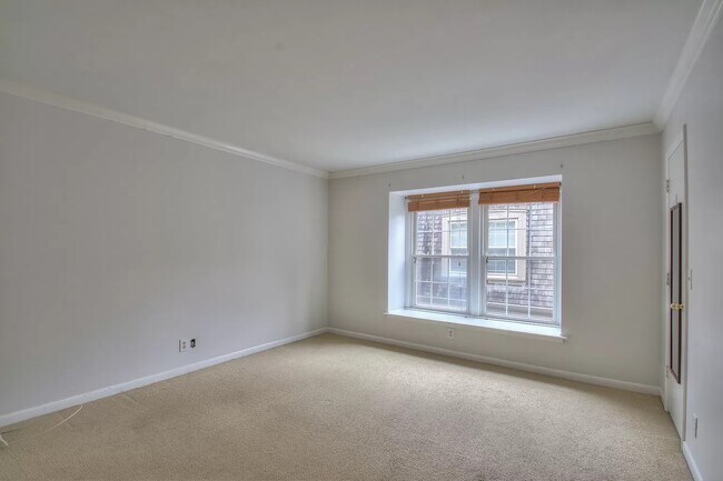 Building Photo - 3000 Hillsboro Pike