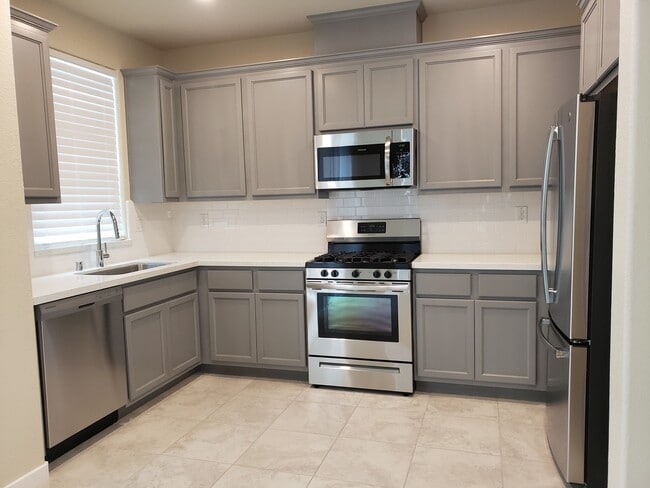 Building Photo - Beautiful Newer Development home!! In Elk ...