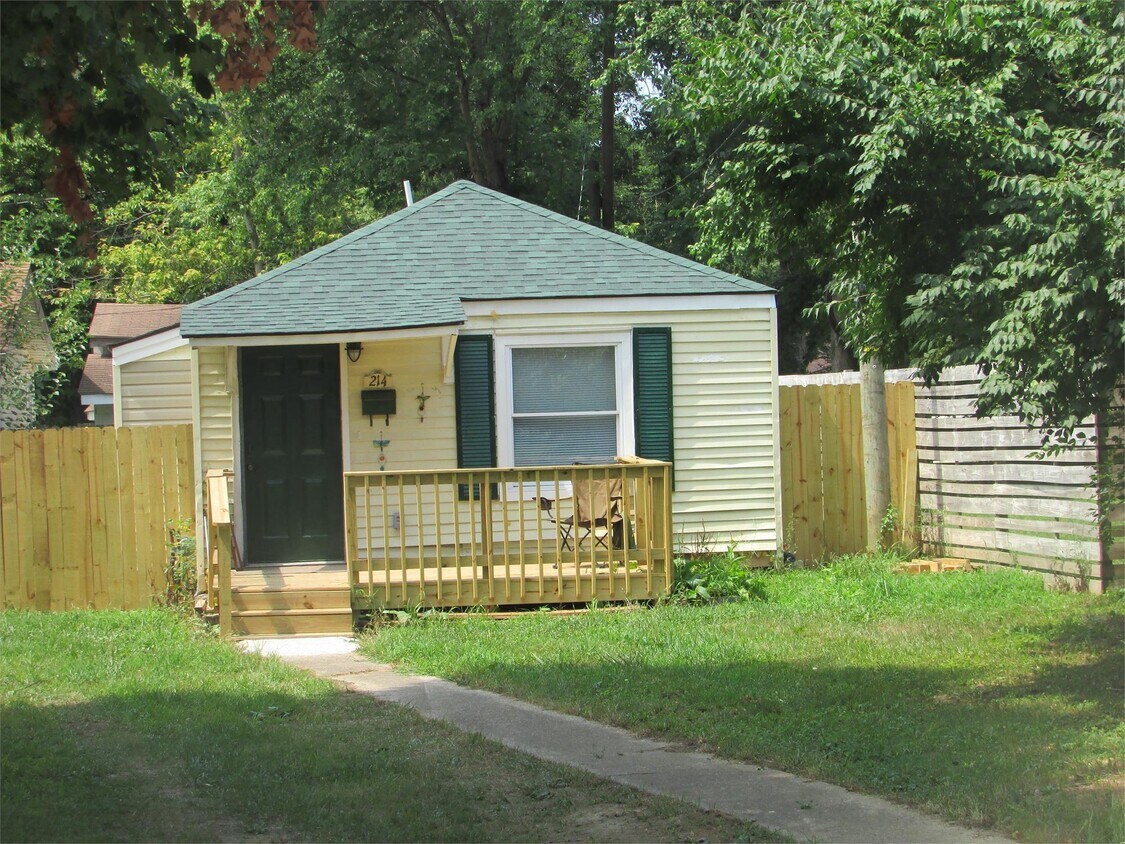 Primary Photo - 214 E Williams St
