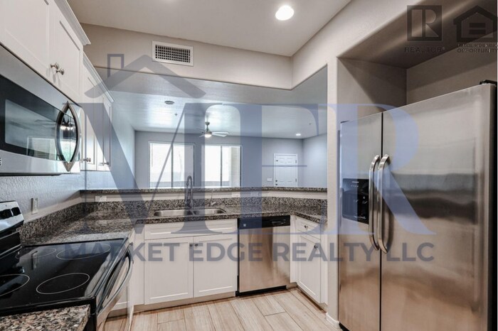 Primary Photo - 3Bed/2.5Bath Condo at 35th Ave/Deer Valley...