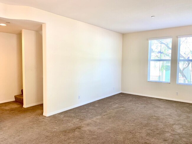 Building Photo - Enchanting 4 bedroom/2.5 bath property in the heart of Claremont Village