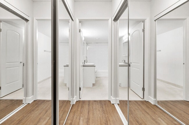 Building Photo - Barrett Place I