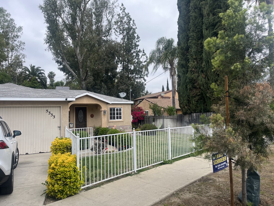 Foto principal - 5333 Canoga Ave