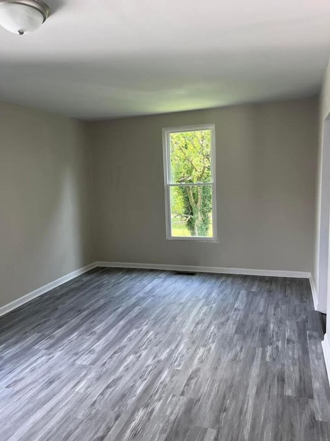 Building Photo - 401 Hanover Ave 4bed/2bath $1595
