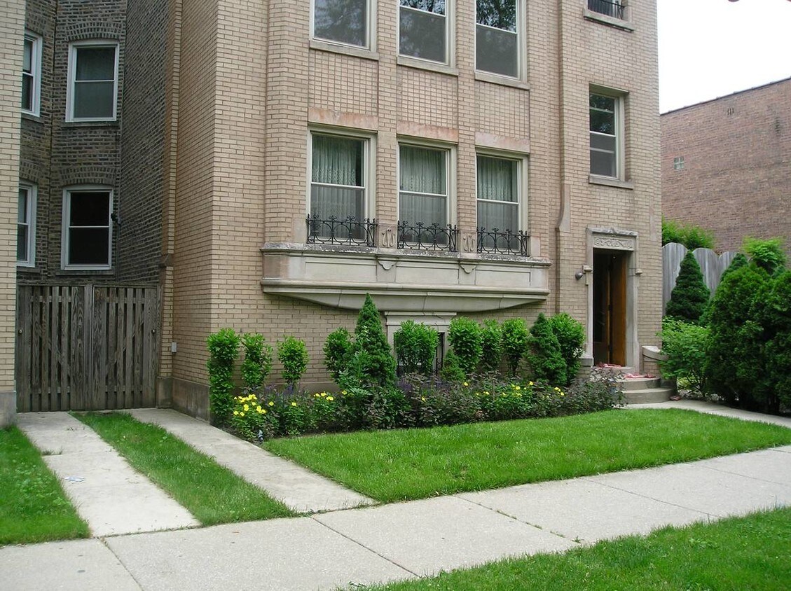 Primary Photo - 6333 N Richmond St