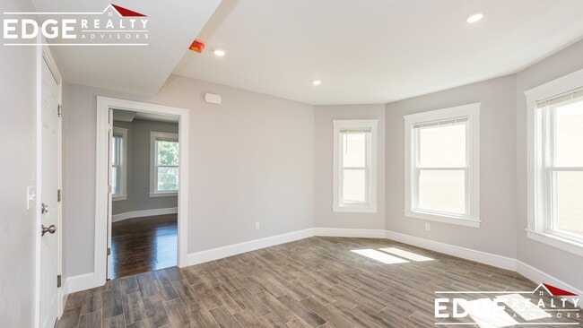 Foto del edificio - 24 Pearson Rd