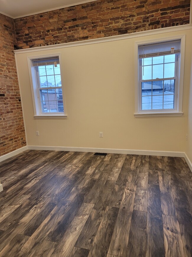 Building Photo - 701 Bunnecke Ave